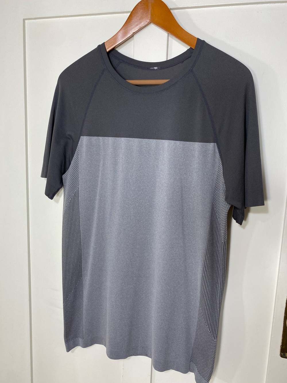FL2 Athletic Lightweight Gray Colorblock Short Sleeve Shirt M - Picture 1 of 9